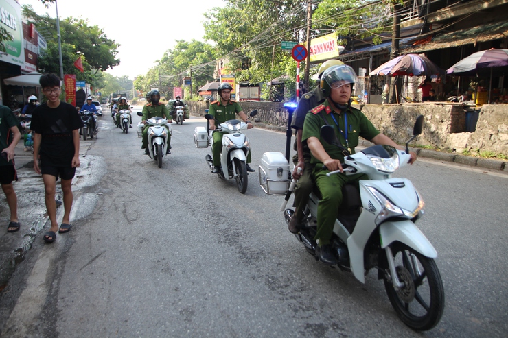 Hòa Xá ra quân tổng kiểm tra, xử lý vi phạm hành lang giao thông, trật tự đô thị, trật tự công cộng và vệ sinh môi trường năm 2025- Ảnh 3.