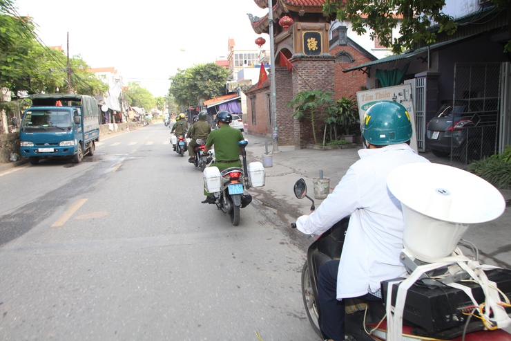 Hòa Xá ra quân tổng kiểm tra, xử lý vi phạm hành lang giao thông, trật tự đô thị, trật tự công cộng và vệ sinh môi trường năm 2025- Ảnh 5.