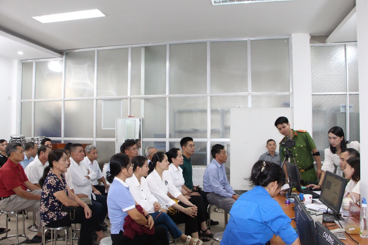 Phường Chương Mỹ cơ bản hoàn tất việc làm lại thẻ Đảng viên sau sắp xếp đơn vị hành chính- Ảnh 1.