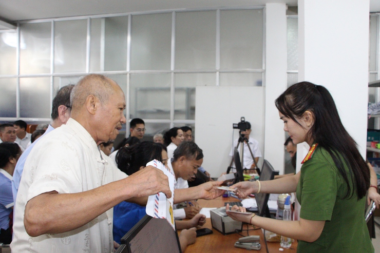 Phường Chương Mỹ cơ bản hoàn tất việc làm lại thẻ Đảng viên sau sắp xếp đơn vị hành chính- Ảnh 2.