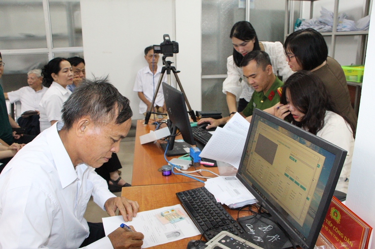 Phường Chương Mỹ cơ bản hoàn tất việc làm lại thẻ Đảng viên sau sắp xếp đơn vị hành chính- Ảnh 3.