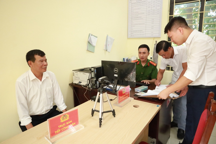 Minh Châu đẩy nhanh tiến độ cấp, đổi thẻ đảng viên mới- Ảnh 1.