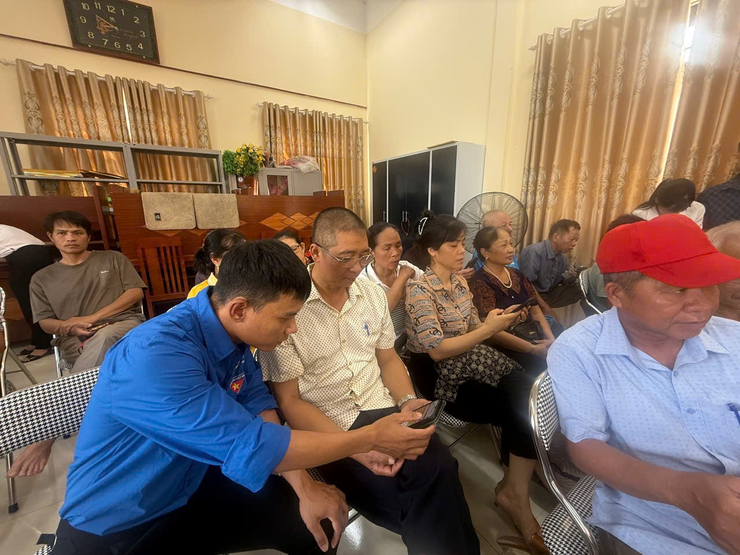 XÃ ỨNG HÒA TRIỂN KHAI MÔ HÌNH “BÌNH DÂN HỌC VỤ SỐ LƯU ĐỘNG” THÚC ĐẨY CHUYỂN ĐỔI SỐ- Ảnh 7.