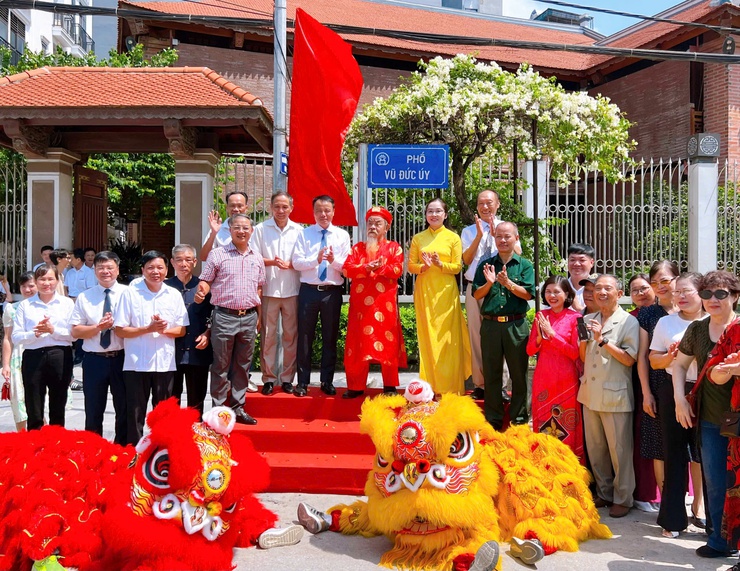 Phường Thanh Liệt long trọng tổ chức Lễ gắn biển phố Vũ Đức Uý và phố Tưởng Dân Bảo- Ảnh 6.