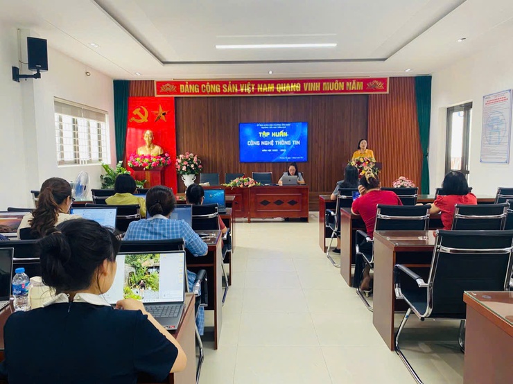 Trường tiểu học Trần Phú tổ chức tập huấn công nghệ thông tin năm học 2025 - 2026- Ảnh 3.