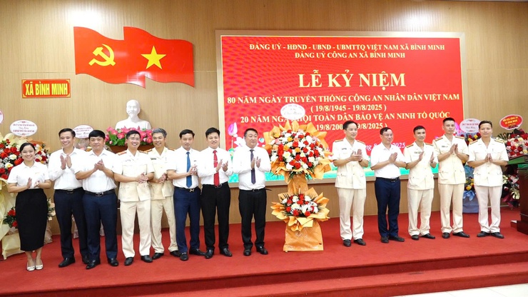 Xã Bình Minh tổ chức kỷ niệm 80 năm ngày truyền thống Công an Nhân dân và 20 năm Ngày hội Toàn dân bảo vệ an ninh Tổ Quốc- Ảnh 5.