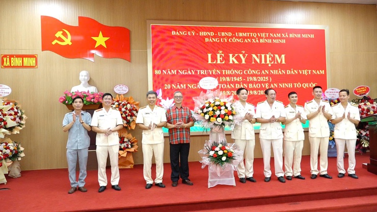 Xã Bình Minh tổ chức kỷ niệm 80 năm ngày truyền thống Công an Nhân dân và 20 năm Ngày hội Toàn dân bảo vệ an ninh Tổ Quốc- Ảnh 6.