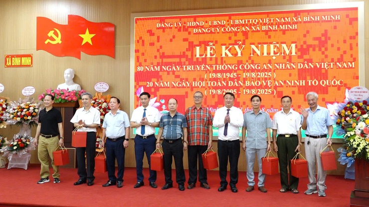 Xã Bình Minh tổ chức kỷ niệm 80 năm ngày truyền thống Công an Nhân dân và 20 năm Ngày hội Toàn dân bảo vệ an ninh Tổ Quốc- Ảnh 9.