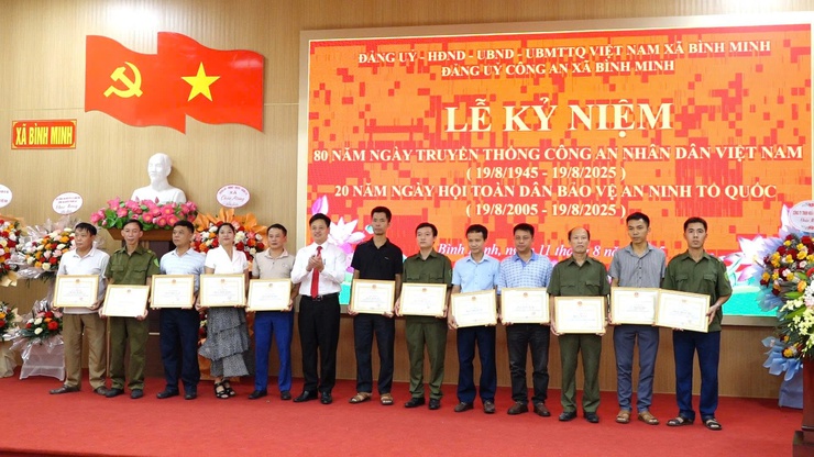 Xã Bình Minh tổ chức kỷ niệm 80 năm ngày truyền thống Công an Nhân dân và 20 năm Ngày hội Toàn dân bảo vệ an ninh Tổ Quốc- Ảnh 15.