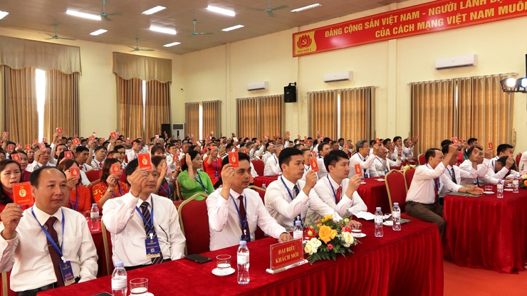 Khai mạc phiên trù bị Đại hội Đại biểu Đảng bộ xã Hương Sơn lần thứ I
    
- Ảnh 3.