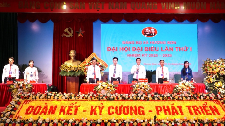 Khai mạc phiên trù bị Đại hội Đại biểu Đảng bộ xã Hương Sơn lần thứ I
    
- Ảnh 4.