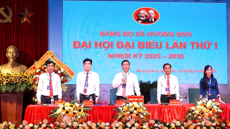 Khai mạc phiên trù bị Đại hội Đại biểu Đảng bộ xã Hương Sơn lần thứ I
    
- Ảnh 5.