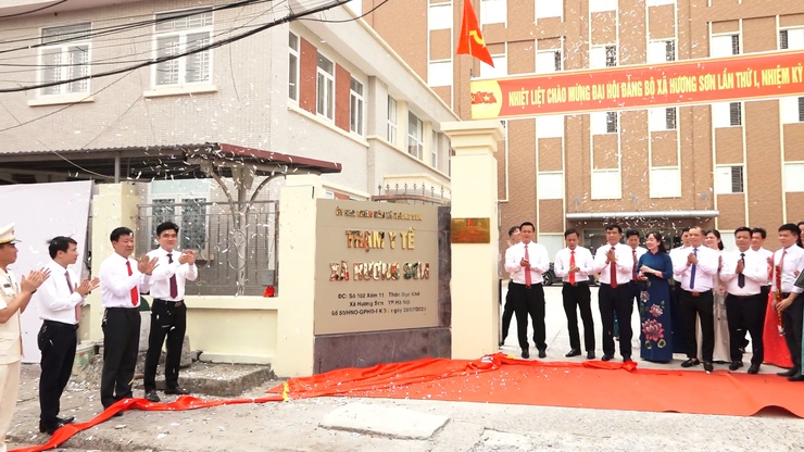 Gắn biển công trình chào mừng Đại hội, đại biểu Đảng bộ xã Hương Sơn lần thứ I- Ảnh 2.