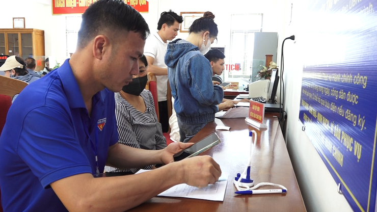 Xã Vật Lại phát động Chiến dịch "45 ngày đêm ra quân hỗ trợ hoạt động chuyển đổi số trong giai đoạn đầu vận hành mô hình chính quyền địa phương hai cấp" trên địa bàn xã Vật Lại- Ảnh 9.