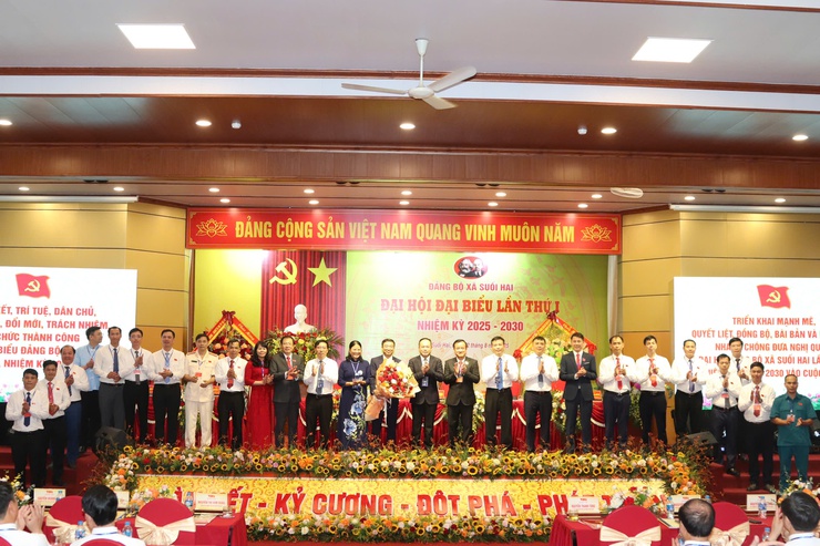 Đại hội đại biểu Đảng bộ xã Suối Hai lần thứ I: Giữ gìn bản sắc văn hóa, nâng cao chất lượng cuộc sống nhân dân- Ảnh 8.