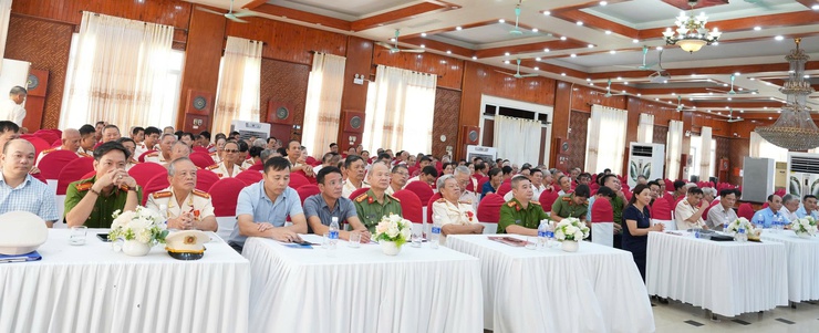 Hội cựu Công an Sơn Tây tổ chức gặp mặt kỷ niệm 80 năm ngày truyền thống lực lượng Công an nhân dân.- Ảnh 3.