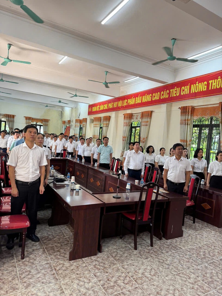 HĐND- UBND: xã Kim Anh Tổ chức Lễ chào cờ tháng 8 năm 2025.- Ảnh 2.