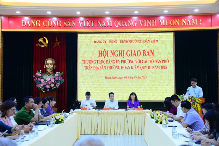  Phường Hoàn Kiếm tổ chức hội nghị giao ban với các Tổ dân phố trên địa bàn.- Ảnh 1.
