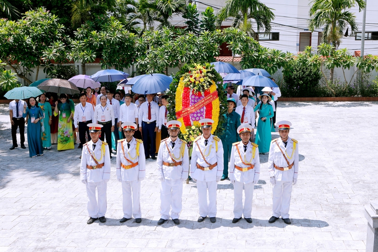 Xã Thanh Oai: Dâng hương tri ân các Anh hùng liệt sĩ – Sẵn sàng cho Đại hội Đảng bộ xã lần thứ I, nhiệm kỳ 2025-2030- Ảnh 2.