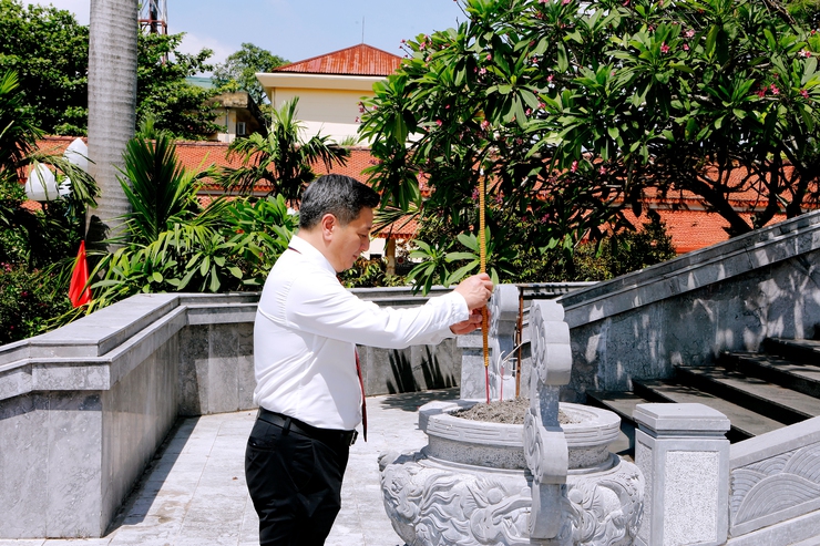 Xã Thanh Oai: Dâng hương tri ân các Anh hùng liệt sĩ – Sẵn sàng cho Đại hội Đảng bộ xã lần thứ I, nhiệm kỳ 2025-2030- Ảnh 5.