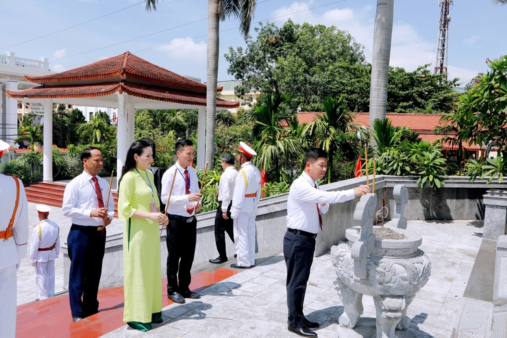 Xã Thanh Oai: Dâng hương tri ân các Anh hùng liệt sĩ – Sẵn sàng cho Đại hội Đảng bộ xã lần thứ I, nhiệm kỳ 2025-2030- Ảnh 6.