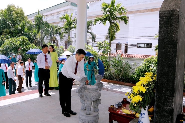 Xã Thanh Oai: Dâng hương tri ân các Anh hùng liệt sĩ – Sẵn sàng cho Đại hội Đảng bộ xã lần thứ I, nhiệm kỳ 2025-2030- Ảnh 7.