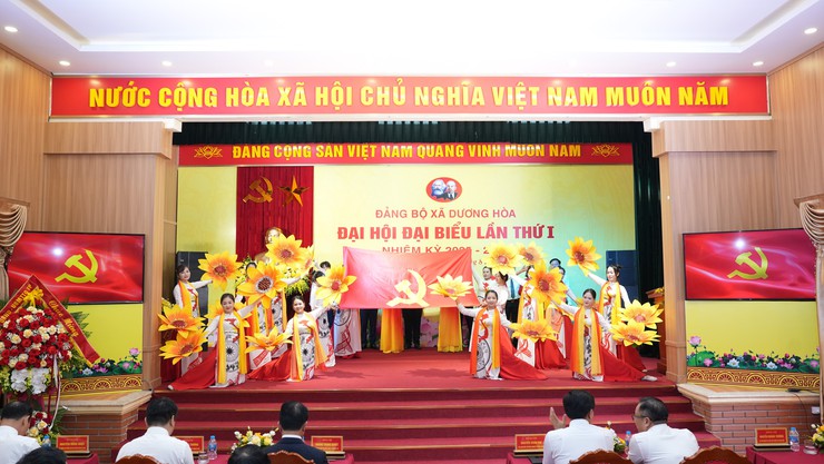 Nhiệm kỳ 2025-2030: Đảng bộ xã Dương Hoà nêu cao ý chí, vững niềm tin, quyết tâm xây dựng xã thành đô thị xanh, văn minh, hiện đại, hạnh phúc- Ảnh 2.