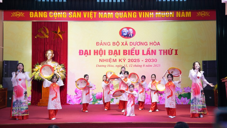 Nhiệm kỳ 2025-2030: Đảng bộ xã Dương Hoà nêu cao ý chí, vững niềm tin, quyết tâm xây dựng xã thành đô thị xanh, văn minh, hiện đại, hạnh phúc- Ảnh 3.
