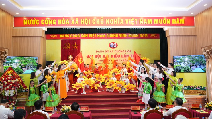 Nhiệm kỳ 2025-2030: Đảng bộ xã Dương Hoà nêu cao ý chí, vững niềm tin, quyết tâm xây dựng xã thành đô thị xanh, văn minh, hiện đại, hạnh phúc- Ảnh 4.