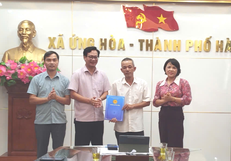 XÃ ỨNG HÒA TỔ CHỨC HỘI NGHỊ CÔNG BỐ QUYẾT ĐỊNH CHỨC DANH TRƯỞNG THÔN VỌNG TÂN NHIỆM KỲ 2025 – 2028- Ảnh 1.