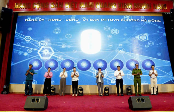 Phường Hà Đông phát động phong trào "Bình dân học vụ số" và chiến dịch “45 ngày đêm ra quân hỗ trợ hoạt động chuyển đổi số tại các xã, phường”- Ảnh 3.