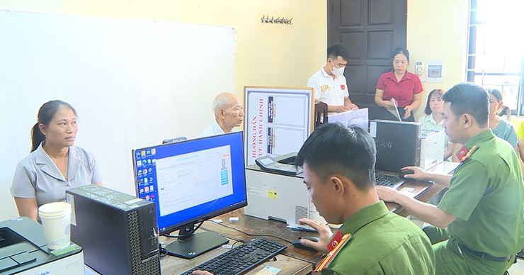 Phúc Thọ triển khai đồng bộ công tác cấp đổi Thẻ đảng viên đảm bảo tiến độ, chất lượng- Ảnh 3.