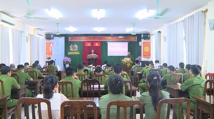 Công an xã Phúc Thọ đánh giá kết quả 01 tháng hoạt động; phát động ra quân cao điểm tấn công trấn áp tội phạm nhân dịp kỷ niệm các ngày lễ lớn- Ảnh 7.
