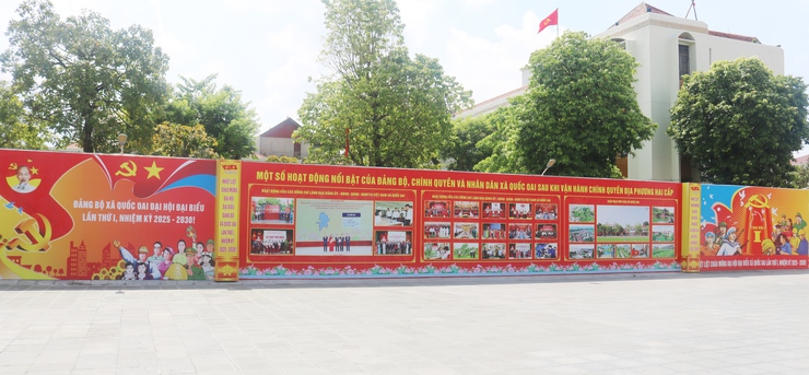 Vượt nắng hè rực lửa, Trung tâm Văn hóa - Thông tin và Thể thao xã Quốc Oai hoàn thành trang trí khánh tiết, sẵn sàng cho Đại hội Đảng bộ xã lần thứ Nhất- Ảnh 20.