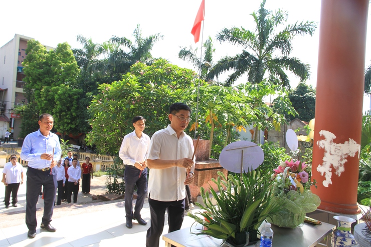 Lễ dâng hương Đài tưởng niệm Chủ Tịch Hồ Chí Minh- Ảnh 3.