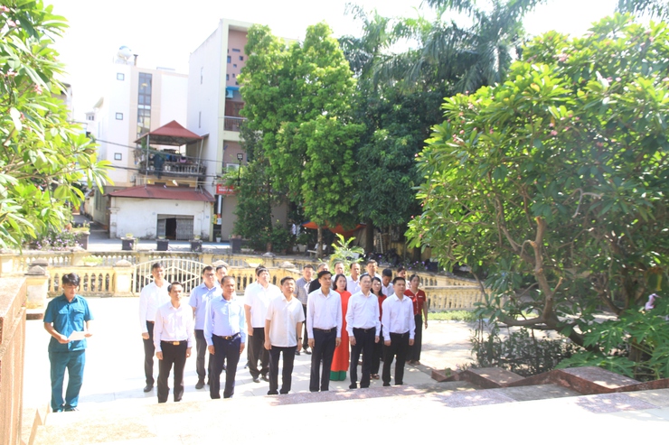 Lễ dâng hương Đài tưởng niệm Chủ Tịch Hồ Chí Minh- Ảnh 2.