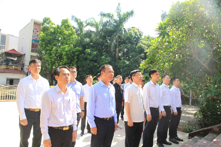 Lễ dâng hương Đài tưởng niệm Chủ Tịch Hồ Chí Minh- Ảnh 4.