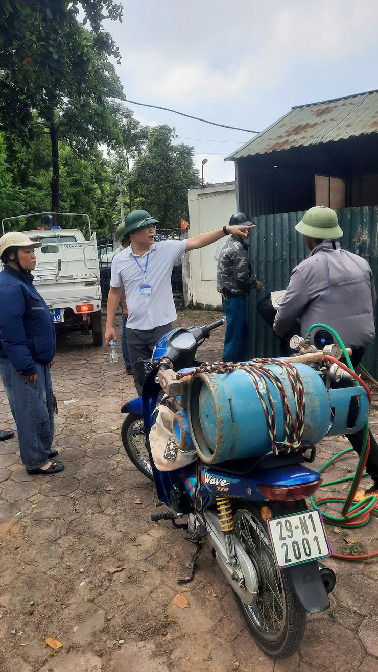 PHƯỜNG ĐÔNG NGẠC RA QUÂN XỬ LÝ VI PHẠM TRẬT TỰ VĂN MINH ĐÔ THỊ, AN TOÀN GIAO THÔNG VÀ VỆ SINH MÔI TRƯỜNG - Ảnh 4.