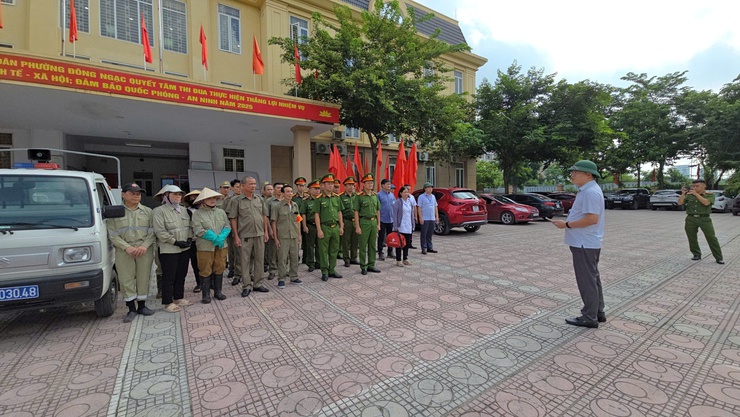 PHƯỜNG ĐÔNG NGẠC RA QUÂN XỬ LÝ VI PHẠM TRẬT TỰ VĂN MINH ĐÔ THỊ, AN TOÀN GIAO THÔNG VÀ VỆ SINH MÔI TRƯỜNG - Ảnh 1.