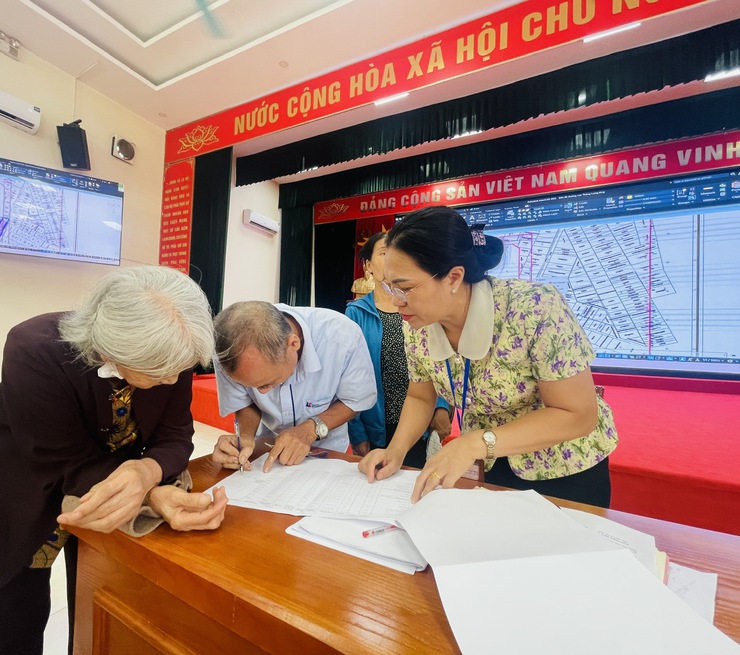 Xã Thiên Lộc tổ chức hội nghị làm việc với các hộ dân nằm trong phạm vi tuyến đường từ đường Thiên Biểu đến trường Tiểu học Thăng Long- Ảnh 17.