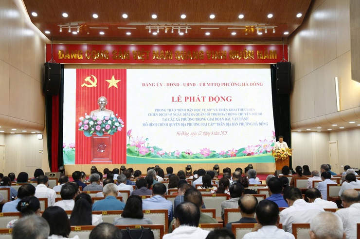 Phường Hà Đông phát động phong trào "Bình dân học vụ số" và chiến dịch “45 ngày đêm ra quân hỗ trợ hoạt động chuyển đổi số tại các xã, phường”- Ảnh 1.