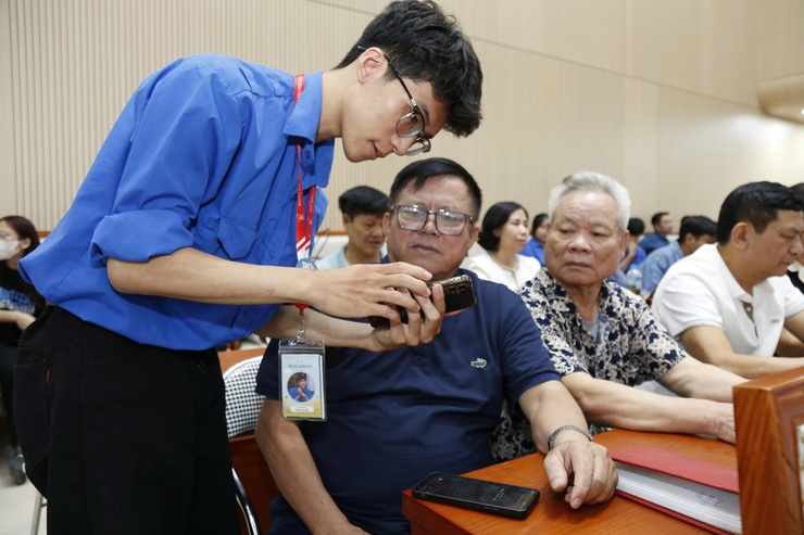 Phường Hà Đông phát động phong trào "Bình dân học vụ số" và chiến dịch “45 ngày đêm ra quân hỗ trợ hoạt động chuyển đổi số tại các xã, phường”- Ảnh 5.