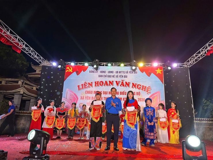Chương trình liên hoan văn nghệ chào mừng Đại hội Đại biểu Đảng bộ xã Yên Bài  lần thứ I, nhiệm kỳ 2025-2030 và tổng kết hoạt động hè năm 2025.- Ảnh 3.
