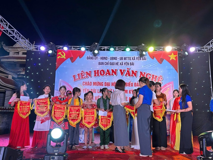 Chương trình liên hoan văn nghệ chào mừng Đại hội Đại biểu Đảng bộ xã Yên Bài  lần thứ I, nhiệm kỳ 2025-2030 và tổng kết hoạt động hè năm 2025.- Ảnh 5.