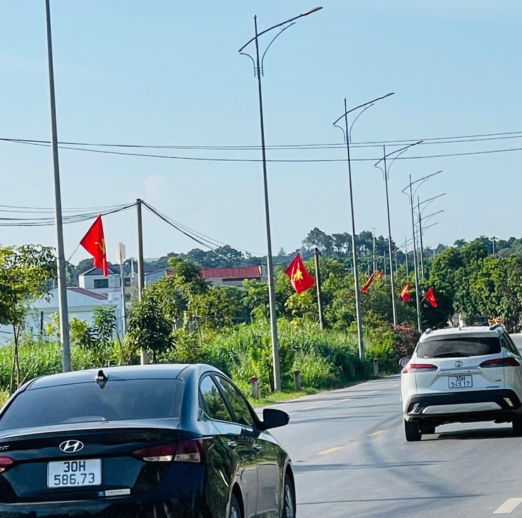 Không khí rộn ràng, cờ hoa rực rỡ, mọi công tác chuẩn bị cho Đại hội Đại biểu Đảng bộ xã Yên Bài lần thứ I, nhiệm kỳ 2025-2030 đã hoàn tất.- Ảnh 3.