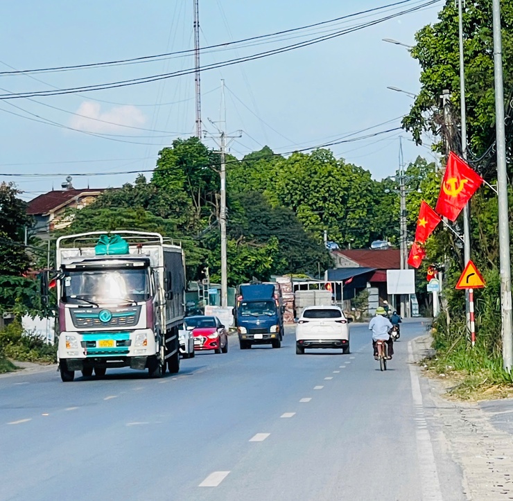 Không khí rộn ràng, cờ hoa rực rỡ, mọi công tác chuẩn bị cho Đại hội Đại biểu Đảng bộ xã Yên Bài lần thứ I, nhiệm kỳ 2025-2030 đã hoàn tất.- Ảnh 4.