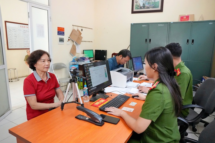 Phường Sơn Tây triển khai cấp, đổi thẻ Đảng viên- Ảnh 1.