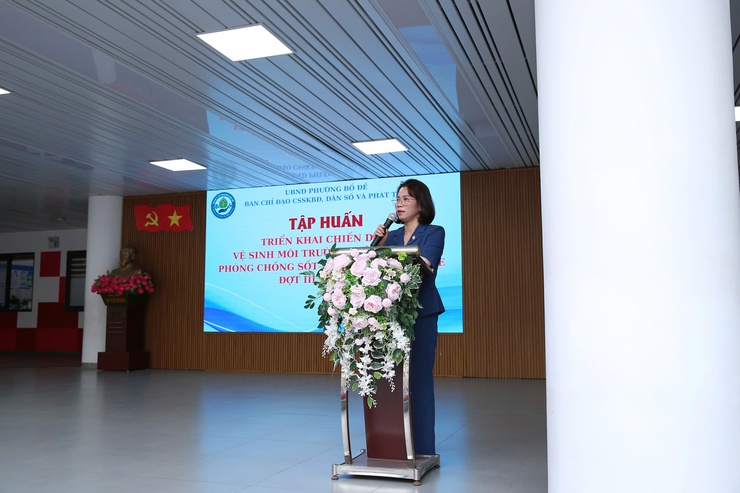 Truyền thông triển khai chiến dịch tổng vệ sinh môi trường, diệt bọ gậy phòng chống sốt xuất huyết- Ảnh 1.
