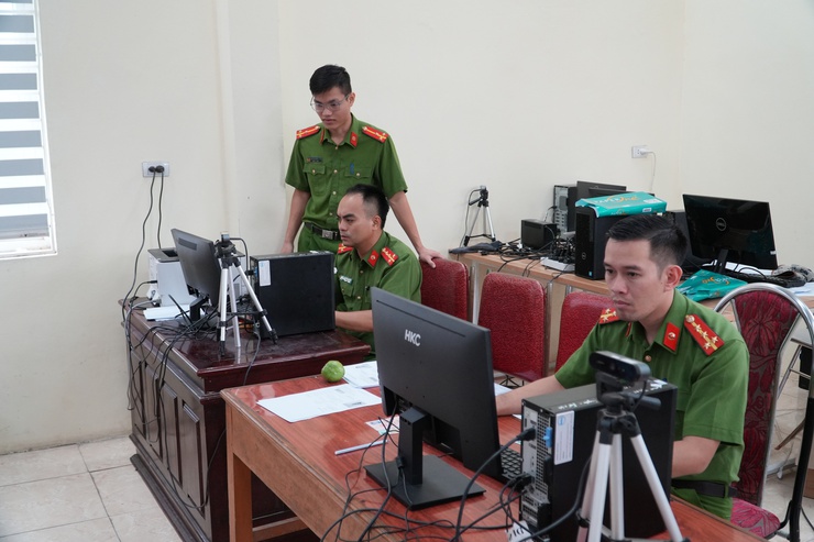 Trên 70% đảng viên xã Chuyên Mỹ đã được đổi thẻ đảng viên - bước đi chủ động trong xây dựng Đảng thời đại số- Ảnh 3.