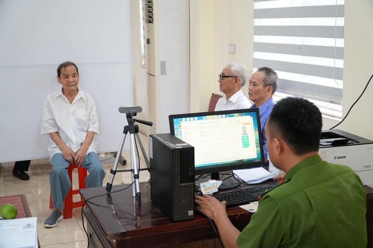 Trên 70% đảng viên xã Chuyên Mỹ đã được đổi thẻ đảng viên - bước đi chủ động trong xây dựng Đảng thời đại số- Ảnh 4.